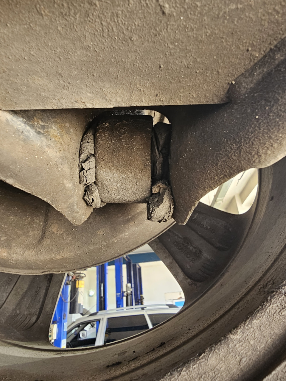 Привет от бывшего хозяина — Chevrolet Captiva (1G), 2,4 л, 2010 года ...