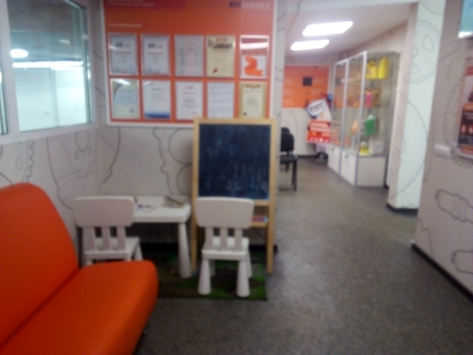 Подсветка кнопок подогрева сидений, аварийной сигнализации и розеток ...