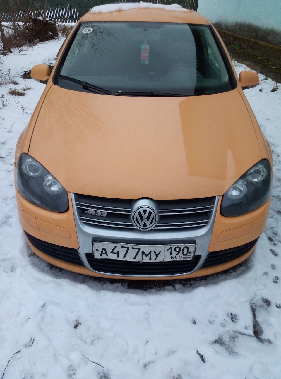 31/12/19 Задел бордюр, оставил свой след. — Volkswagen Golf Mk5, 9,9 л,  2005 года | ДТП | DRIVE2