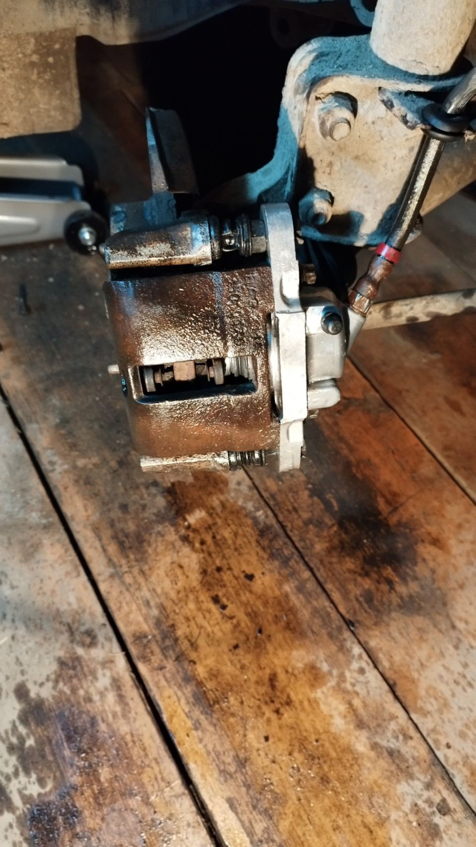 Замена тормозного цилиндра — Lada 2115, 1,5 л, 2007 года | своими ...