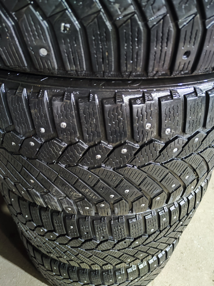 Шины зимние шипованные Continental 245/40 R18 на Audi A4 (B8), Audi A4 ...
