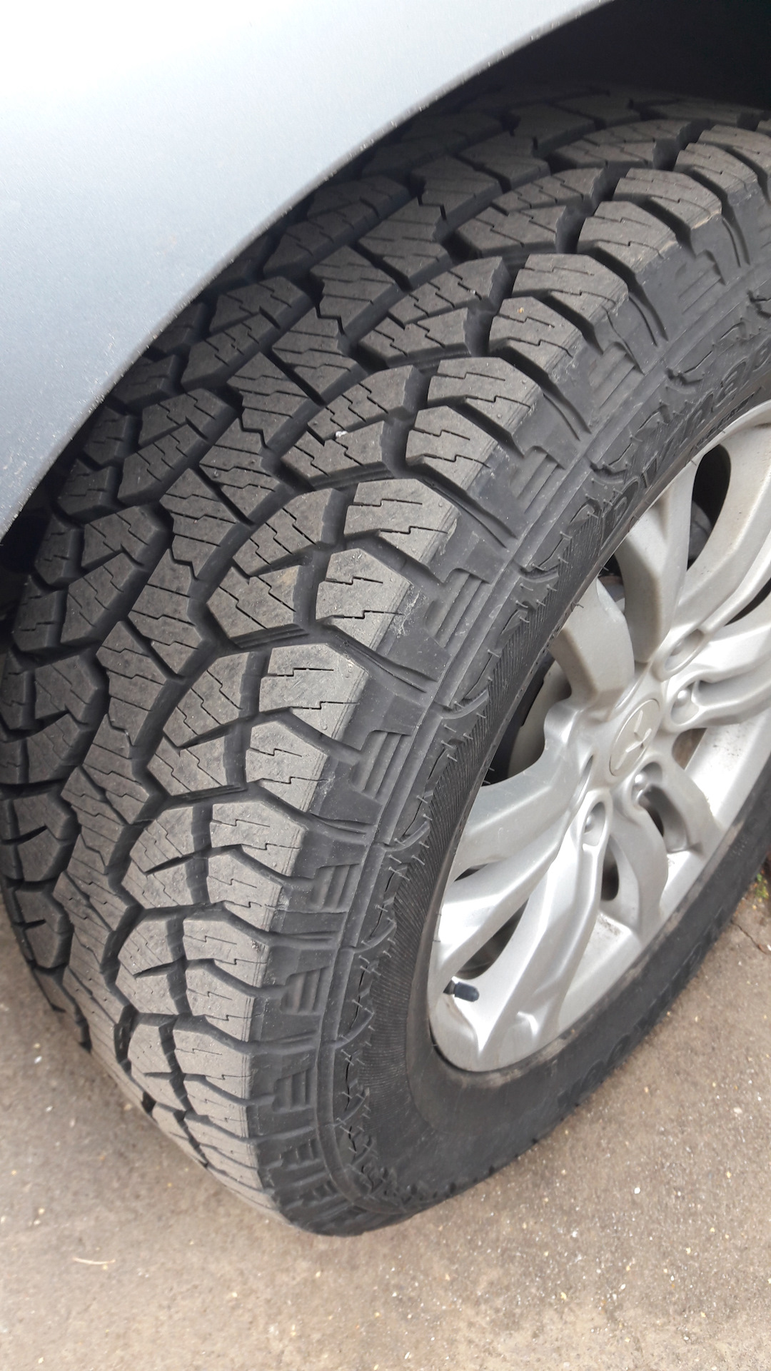 Hankook rf11 235 65 r17