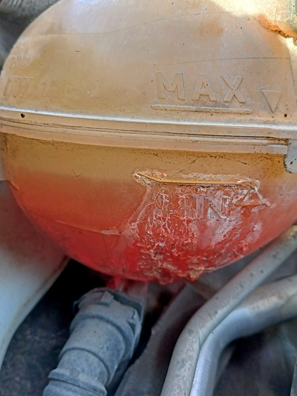 ⚒Замена бачка охлаждающей жидкости (лопнул) — Peugeot 2008 (1G), 1,6 л ...