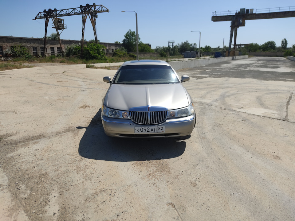 Фото в бортжурнале Lincoln Town Car III