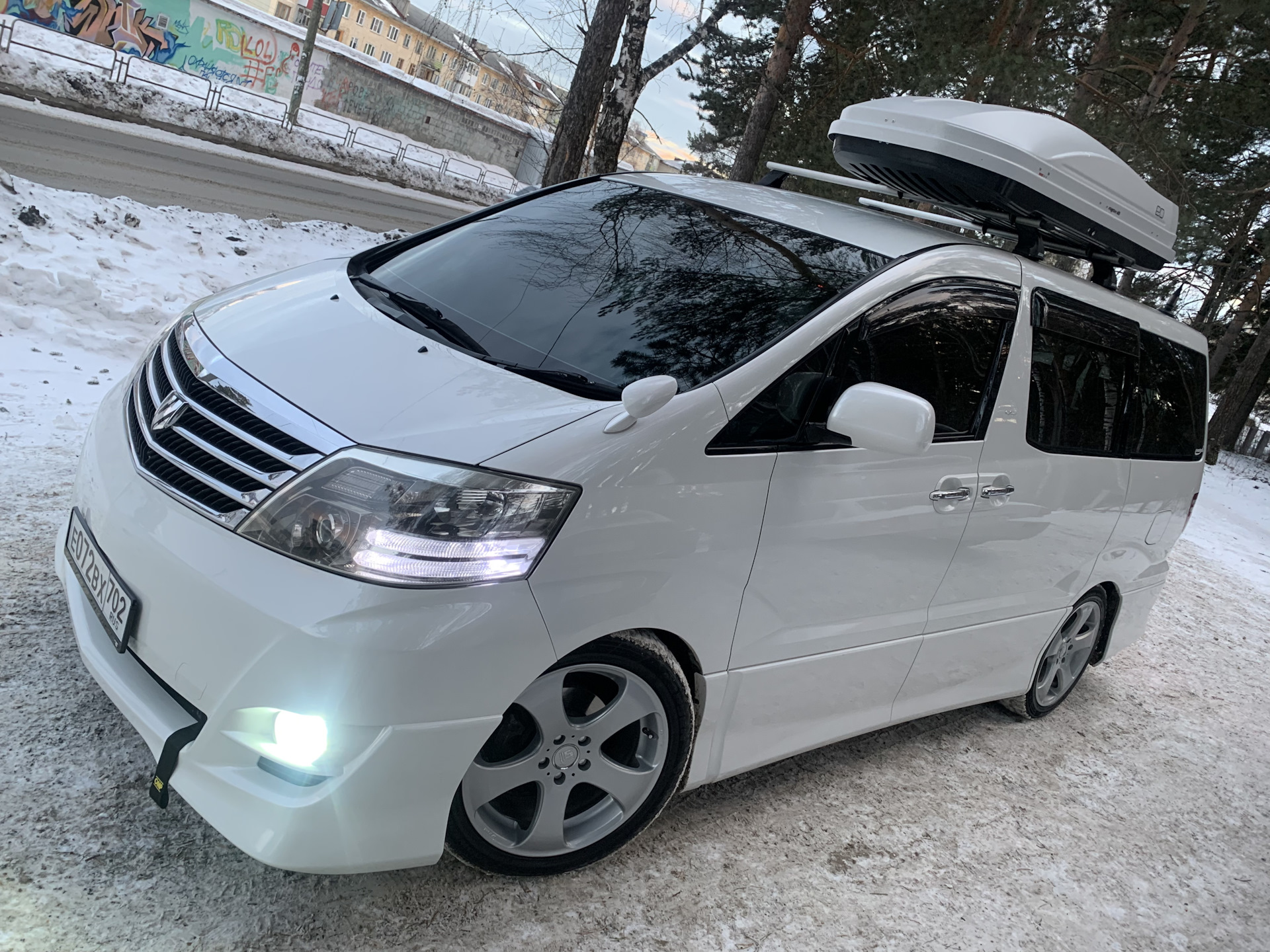 Тойота альфард 2022 черный. Toyota alphard 2021. Новая тойота супра 2022. Тойота альпина салон. Toyota supra alpina.