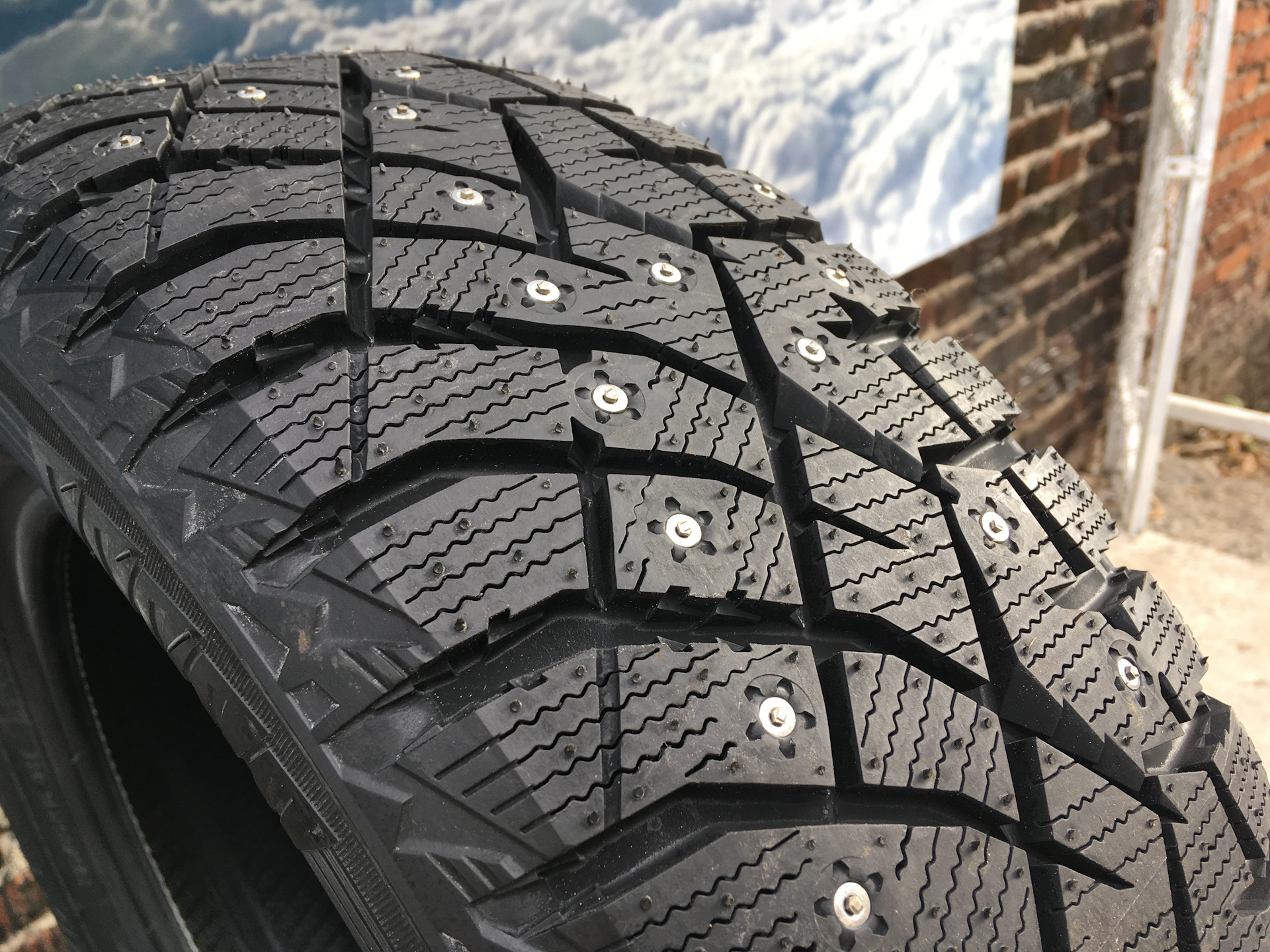 Зима r15 шипы. Nitto Therma Spike 205/55 r16. Шины Nitto Therma Spike. Nitto Therma Spike 185/65 r15. Nitto Therma Spike 185/65 r15 88t.