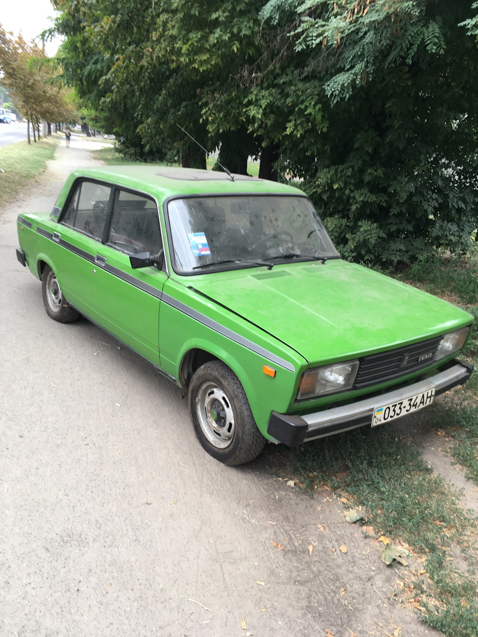 Дилерские наклейки Schwarz silber Raster (Полоска черная серебристая сетка)  3M на Lada 2105 Nova Junior L . — Lada 21051, 1,7 л, 1992 года | аксессуары  | DRIVE2