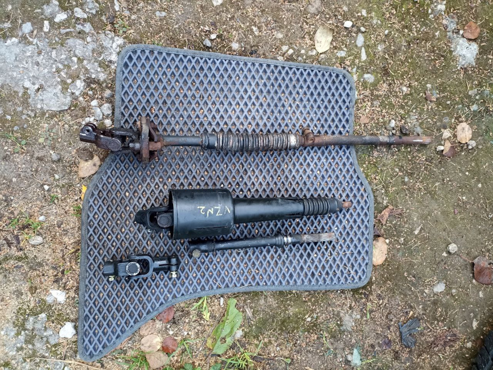 Зато новый — красивый, и пыльник кардана на месте. — Toyota 4Runner (2G)