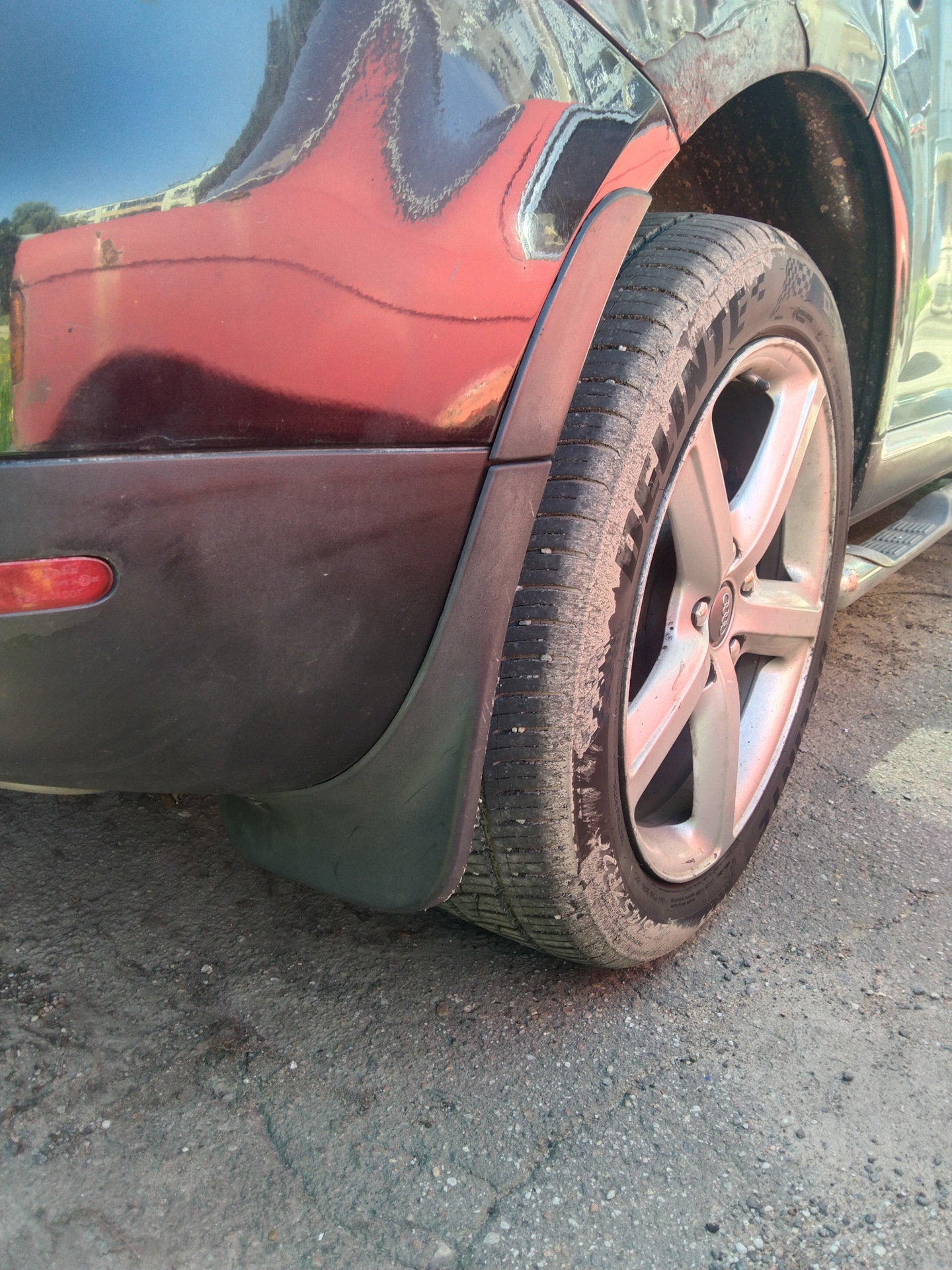 Оригинальные брызговики задние. — Volkswagen Touareg (1G), 5 л, 2005 ...