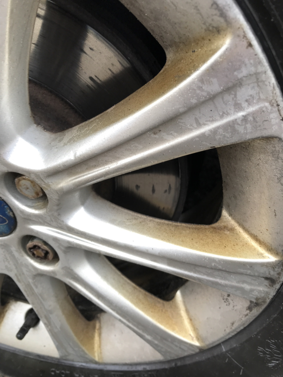 Очистка дисков от колодочной пыли — Ford Mondeo IV, 2 л, 2010 года ...