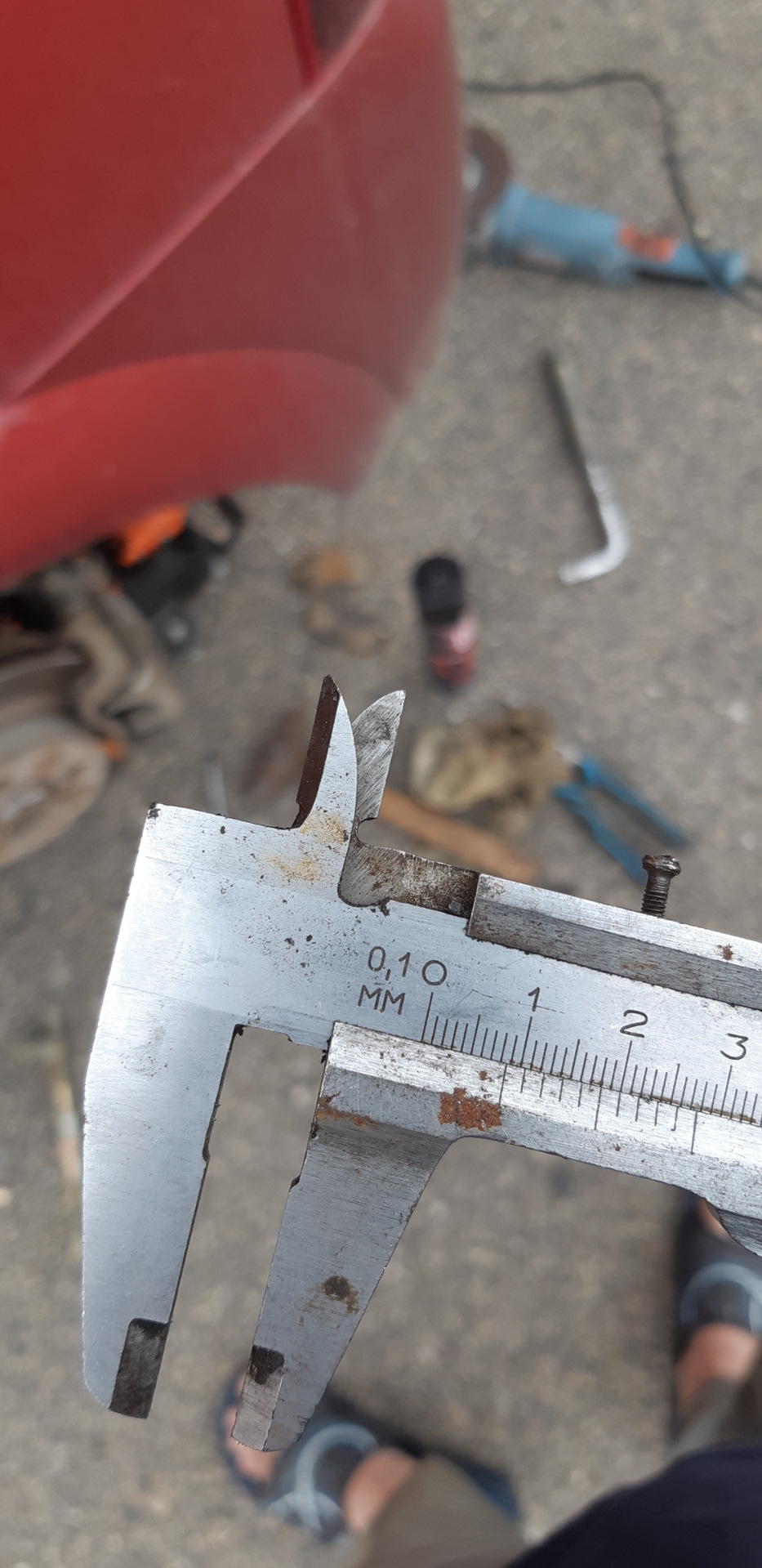 Как задавить поршень, заднего тормозного суппорта, на опель мерива а ...