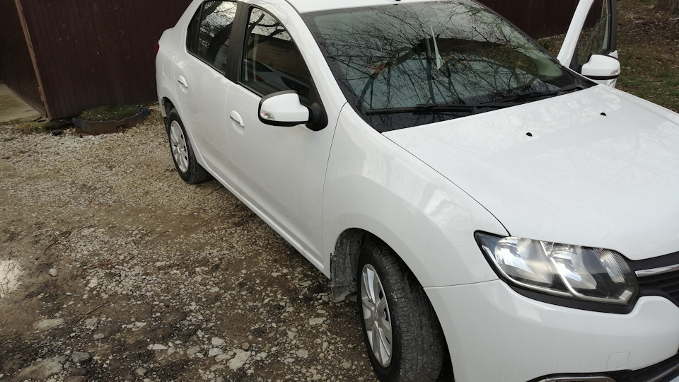 Renault Logan White line