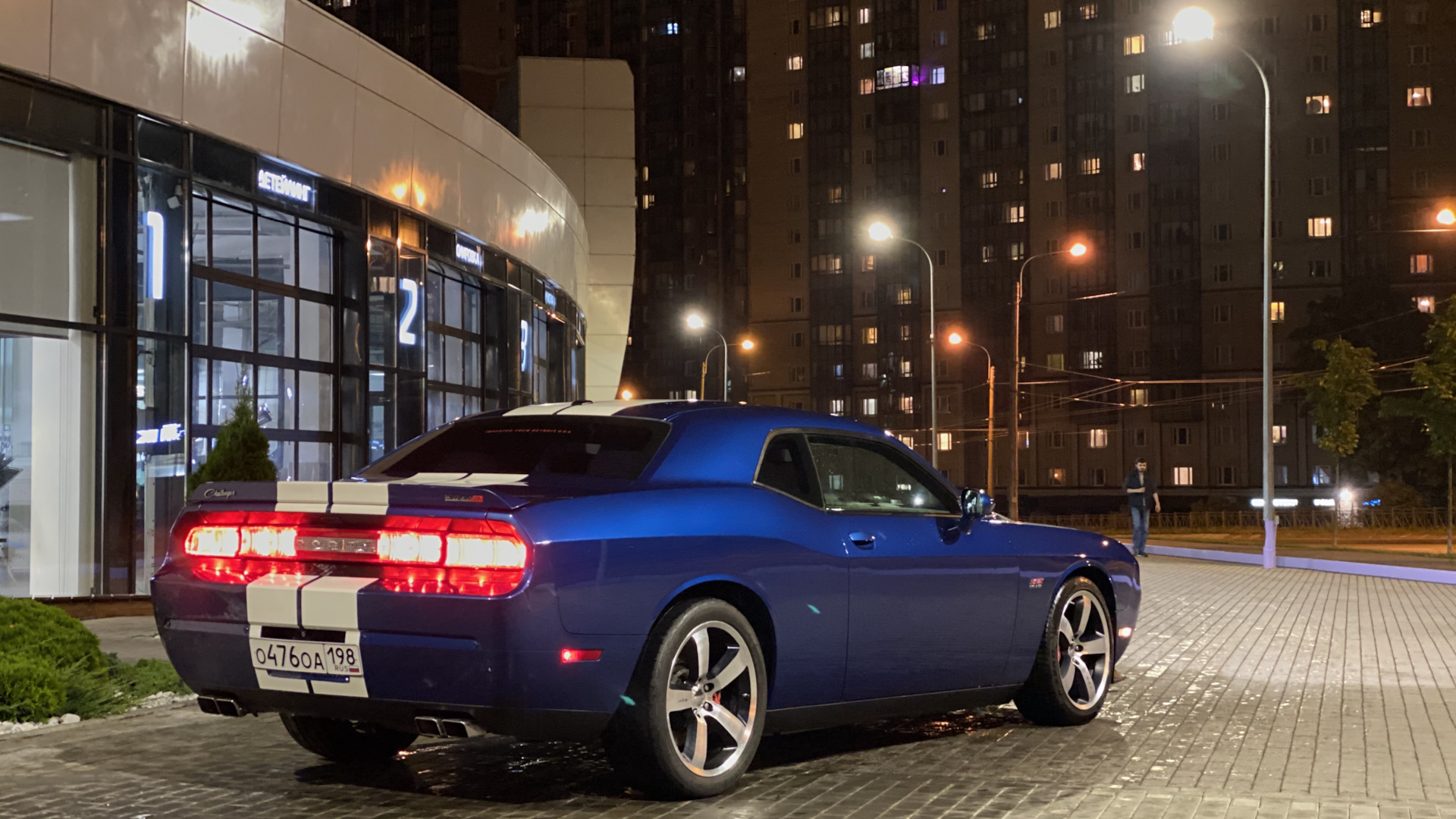 Dodge Challenger 6.4 бензиновый 2011 | Adidas на DRIVE2