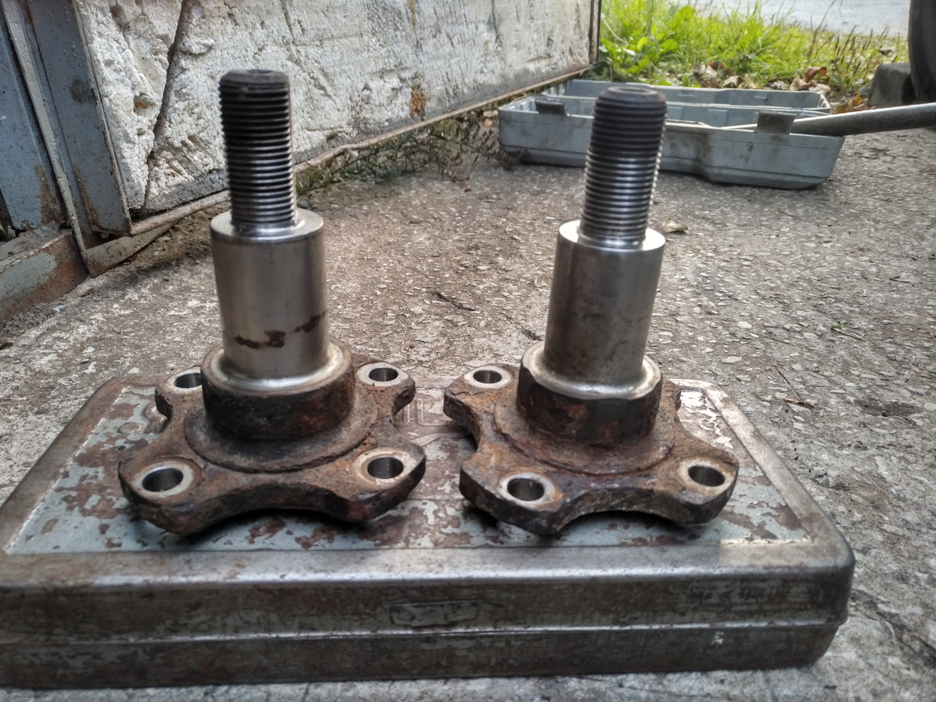 задние колеса домиком — Ford Transit (7G), 2,2 л, 2010 года | другое ...