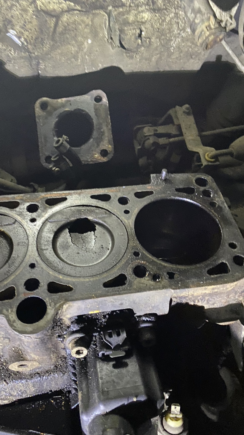 Прогорел поршень, замена мотора — Volkswagen Golf Mk3, 1,8 л, 1994 года ...