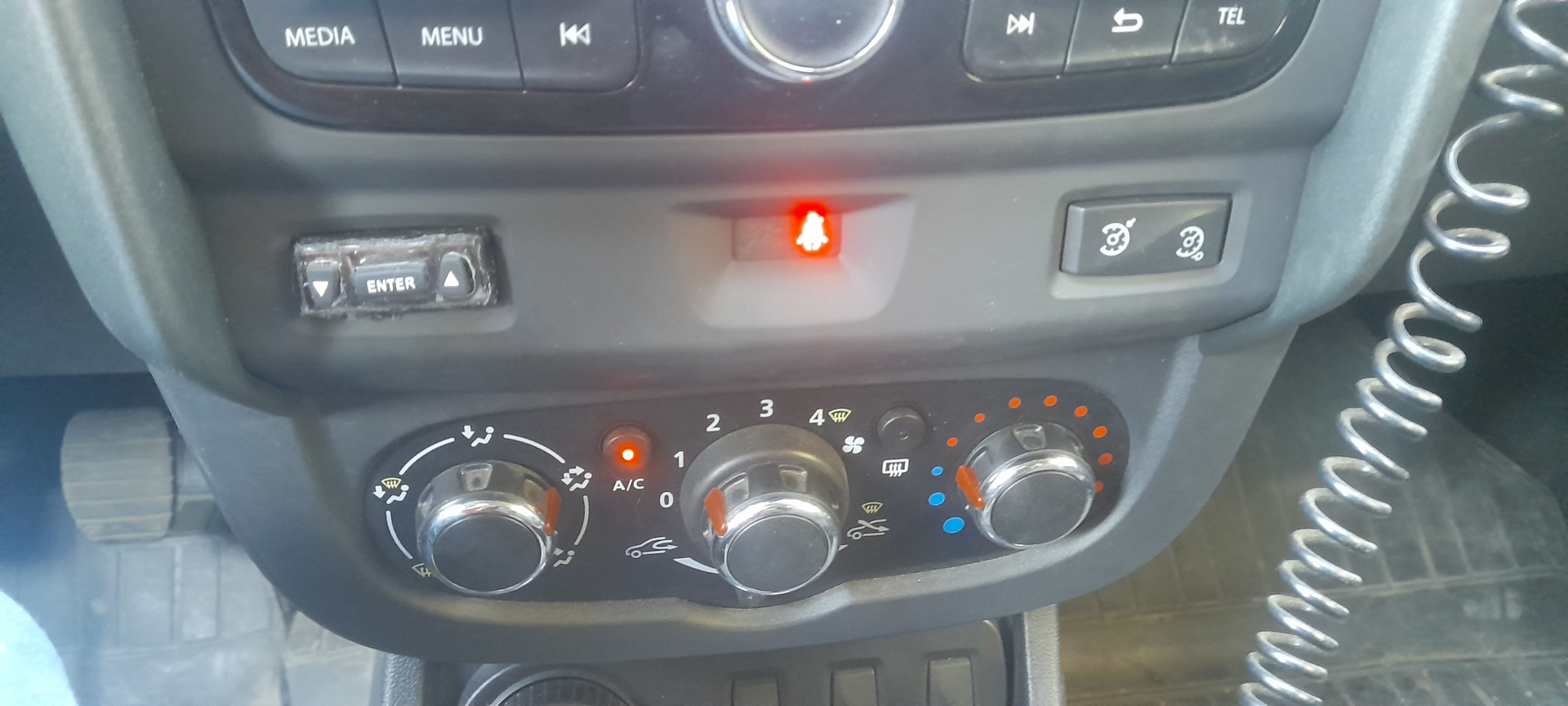 Дастер панель управления фарами. Управление рено дастер. Duster шайба переключений привода. Дастер 2wd 4wd переключатель. Рено дастер 4х4 переключатель.