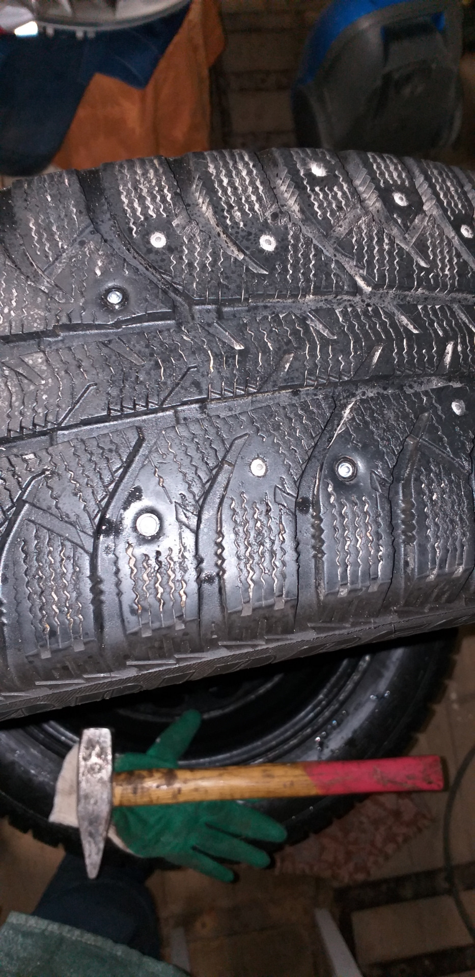 Шиповка зимней резины — Volkswagen Jetta V, 1,4 л, 2013 года | своими ...