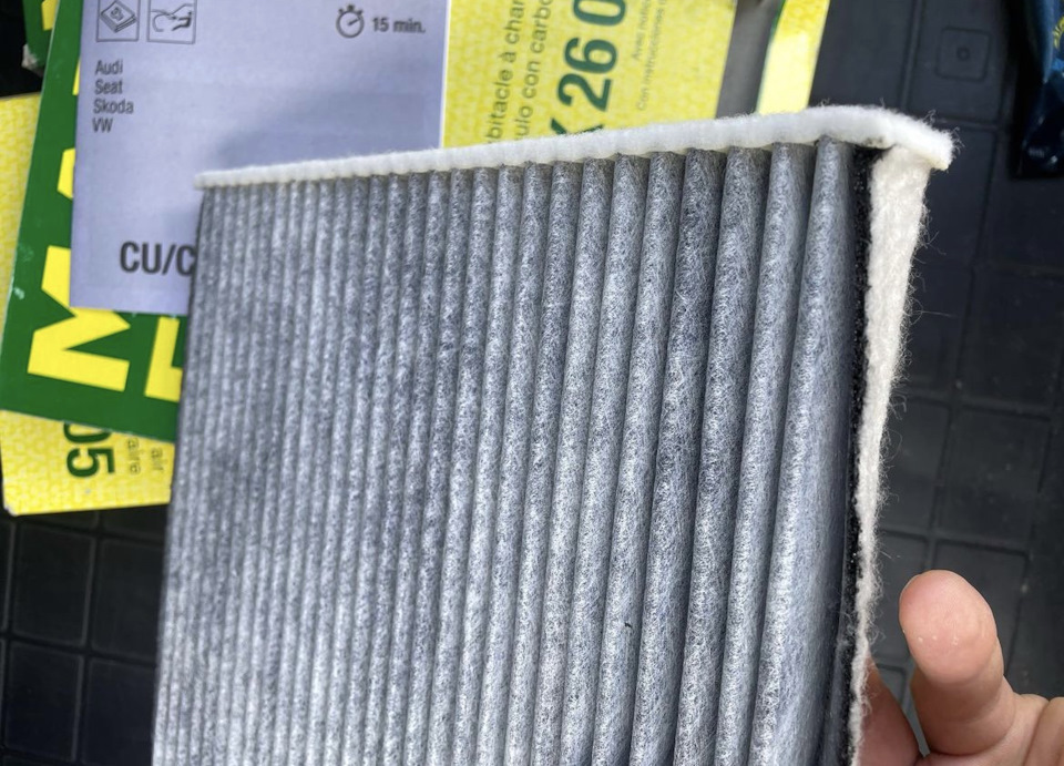 салонный угольный фильтр Mann-Filter CUK26009 на Audi A3 (8V ...