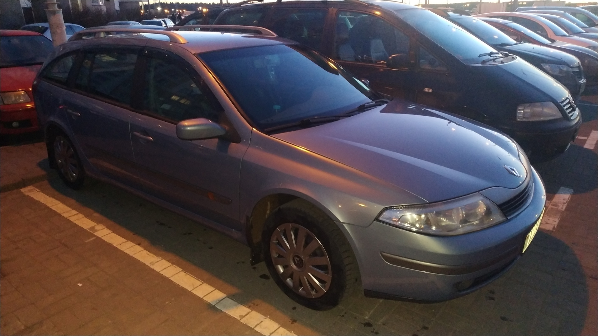 Renault Laguna II 1.9 дизельный 2003 | Серо-голубой хамелеон на DRIVE2