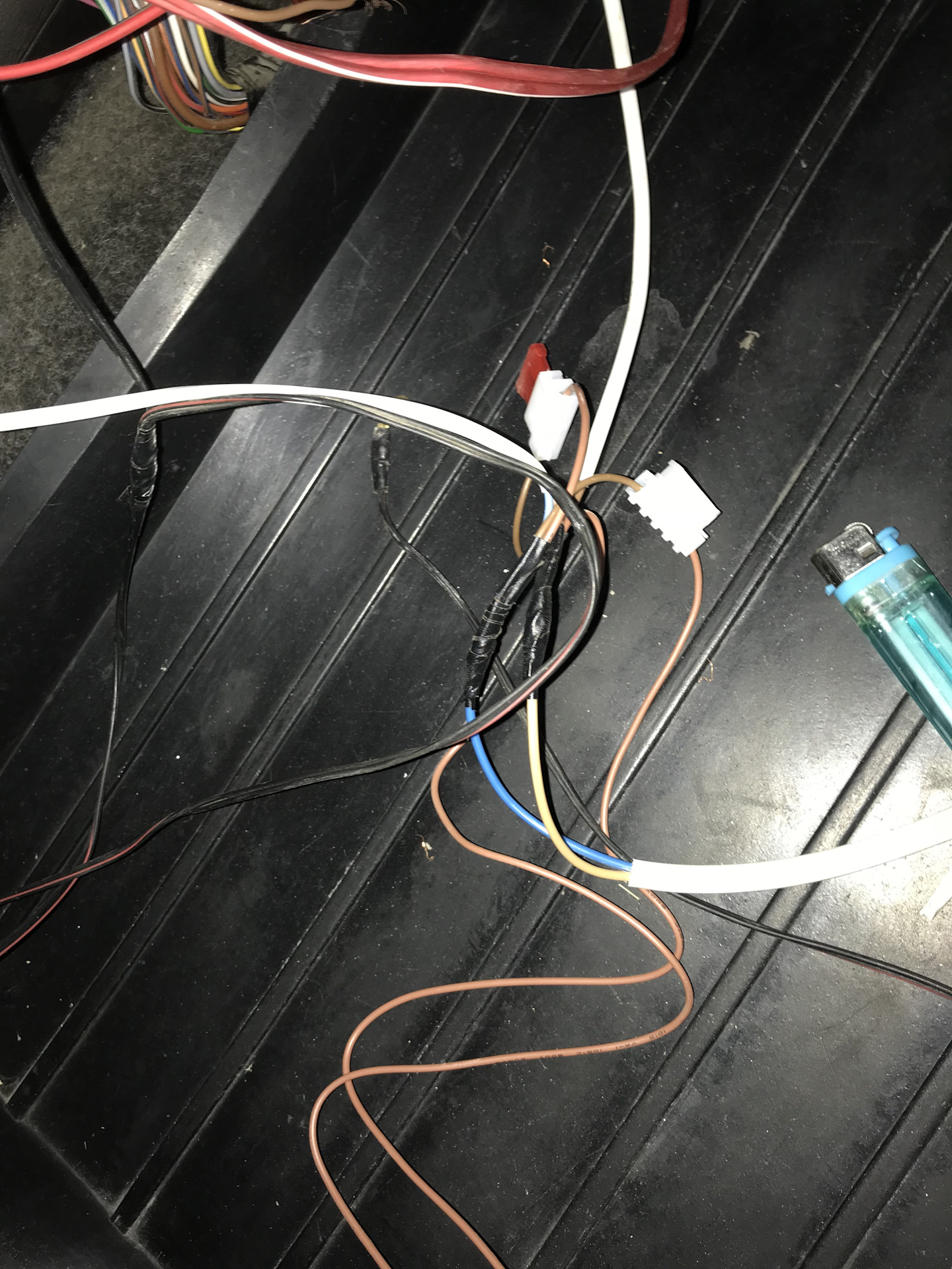 Проводка и кнопка багажника. — Lada 2115, 1,6 л, 2007 года ...