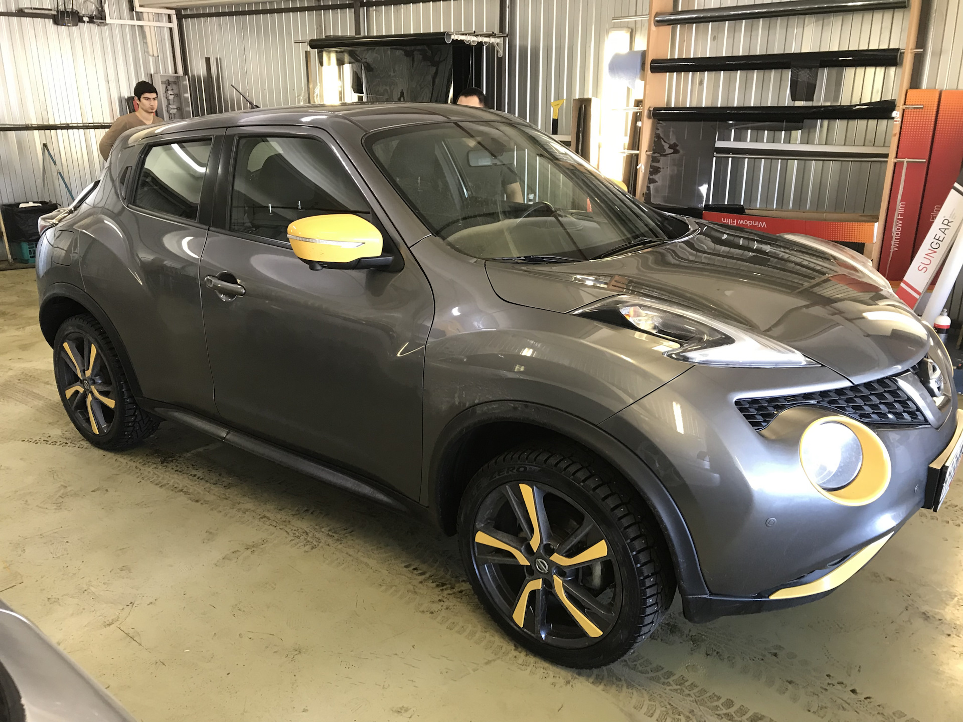 Nissan Juke белый с черной крышей