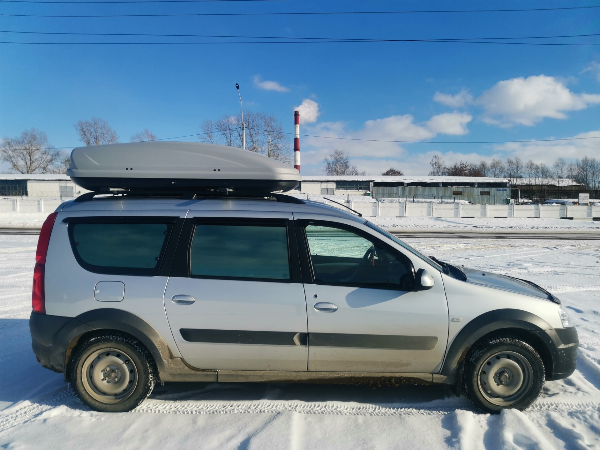 Лада Ларгус тонированная с багажником