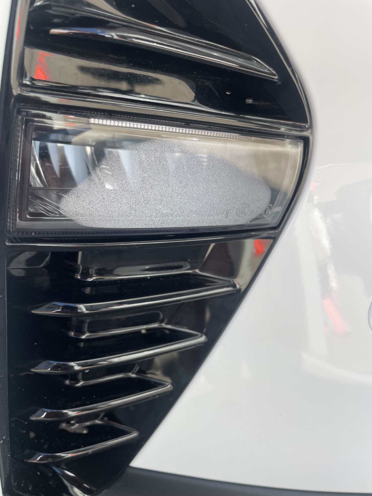 Запотевание противотуманки — Geely Coolray, 1,5 л, 2023 года ...