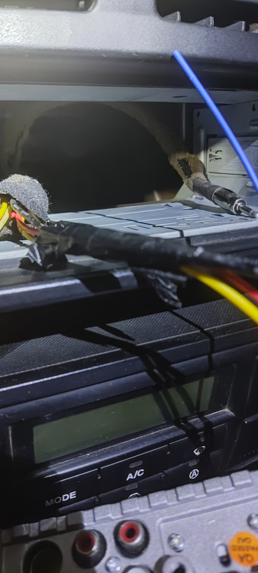 ГДЕ МАГНИТОФОН?! — Hyundai Tucson (JM), 2 л, 2006 года | своими руками ...