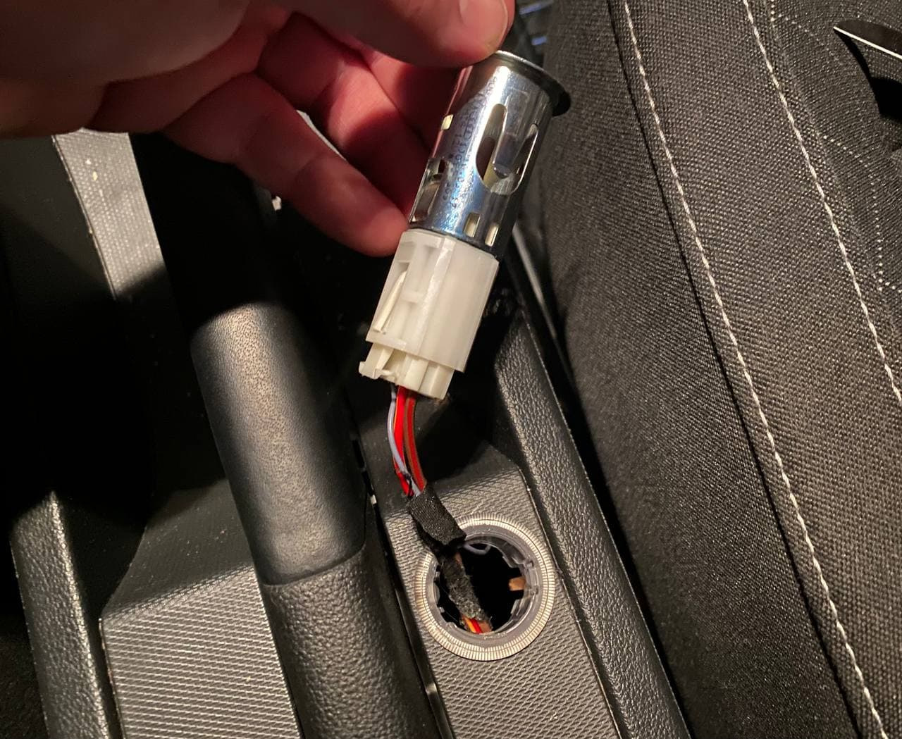 Подсветка прикуривателя в салоне — Skoda Rapid (1G), 1,6 л, 2017 года ...