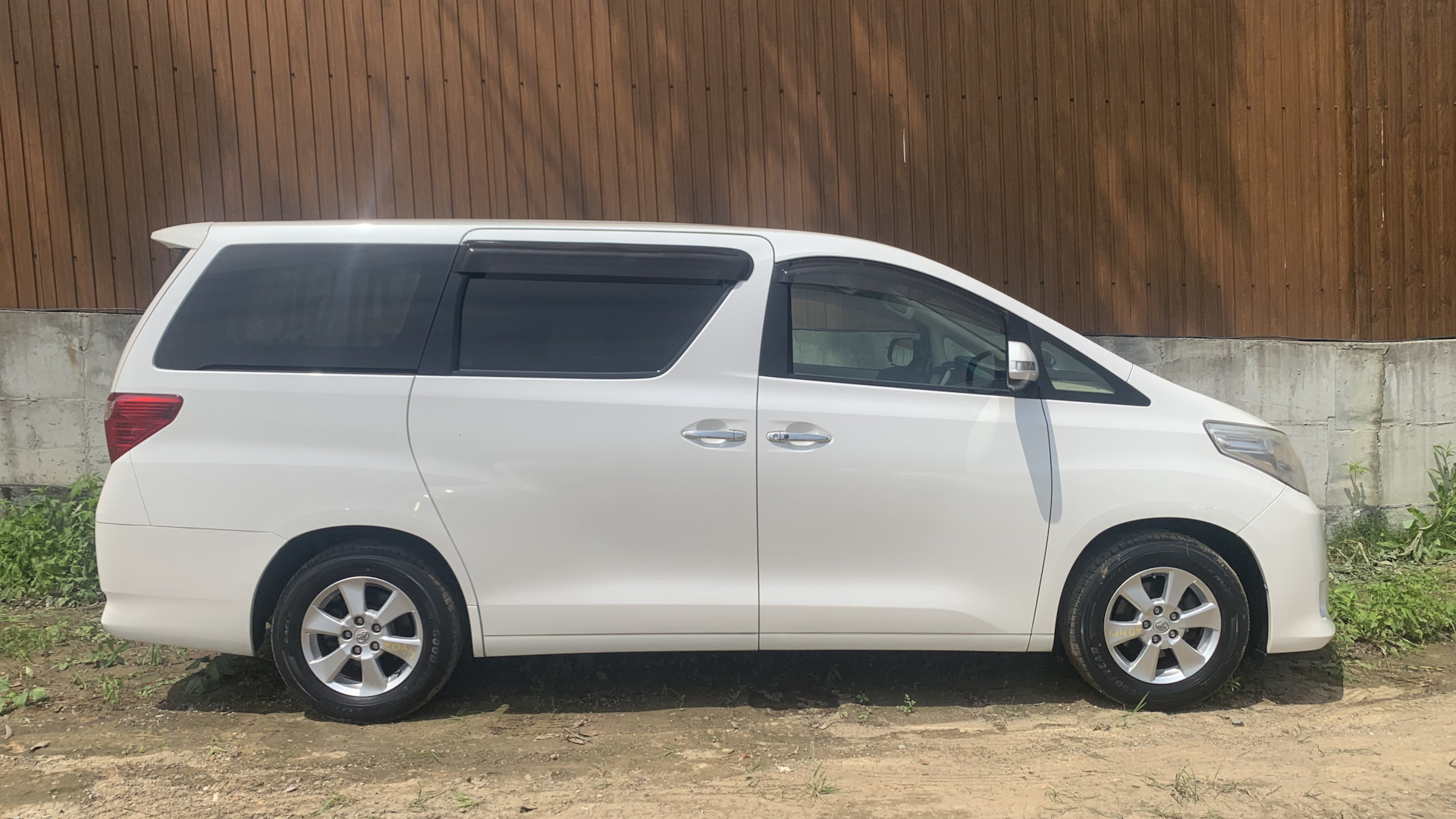 Toyota Alphard 2012