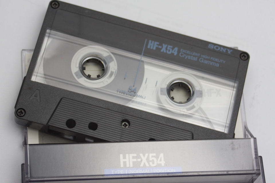 Батину кассету. Красивые кассеты. Красивые аудиокассеты. Компакт кассета металлический корпус. Кассеты для магнитофона белый Орел.