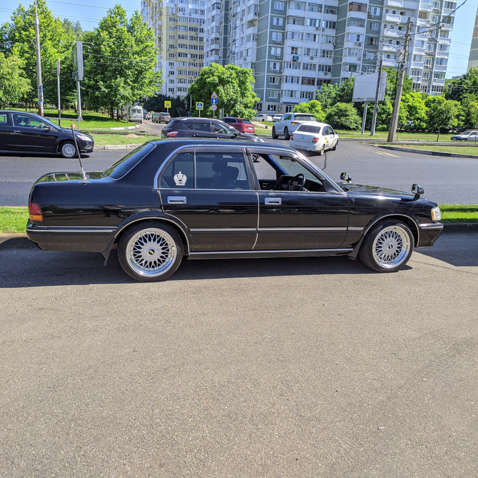 Сантиметровый слой пыли — Toyota Crown (S130), 2 л, 1993 года | мойка |  DRIVE2