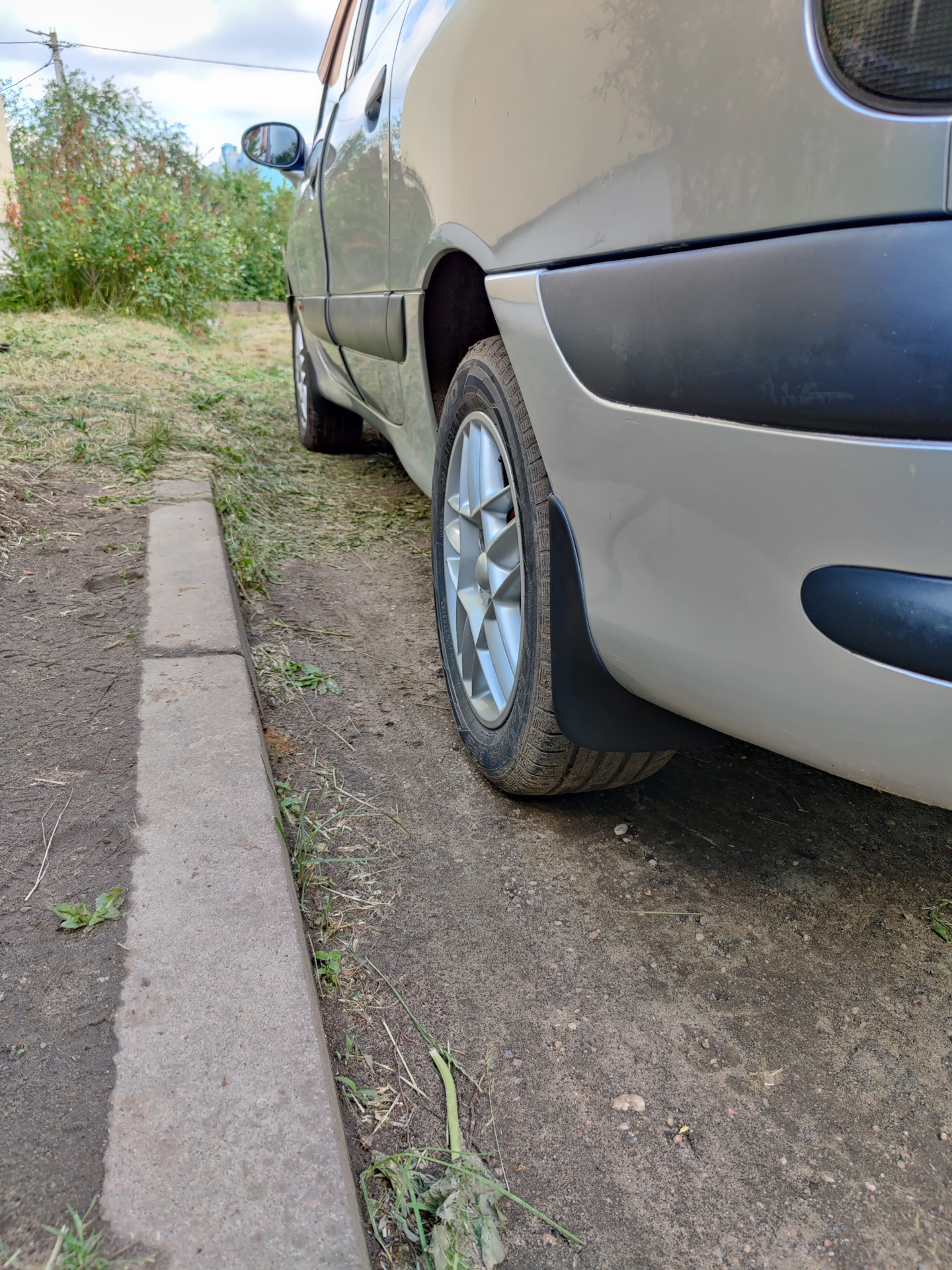 Вы как хотите, но без Оригинальных Брызговиков это не езда)) — Renault ...