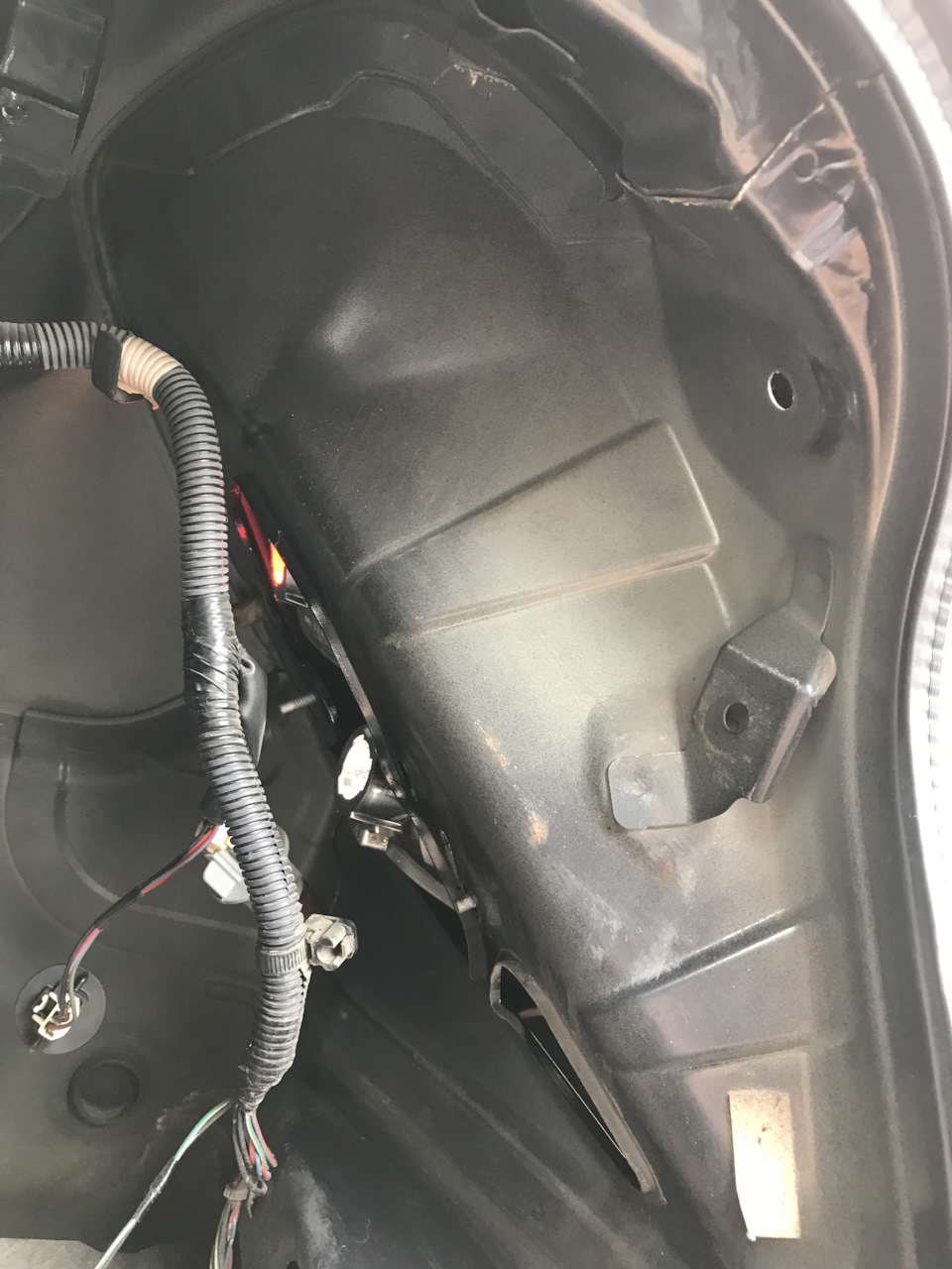 Вода в багажнике — замена стопарей — Nissan Teana (J31), 2,3 л, 2003 ...