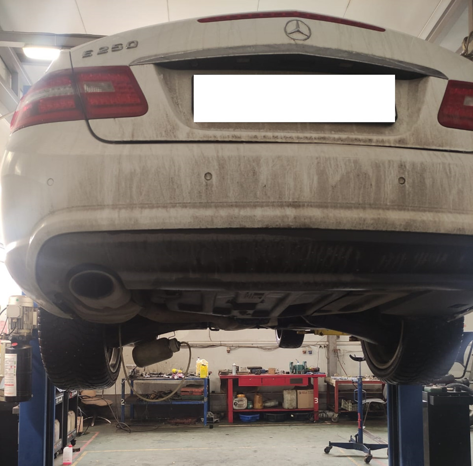 Фото в бортжурнале Mercedes-Benz E-Class Coupe (C207)