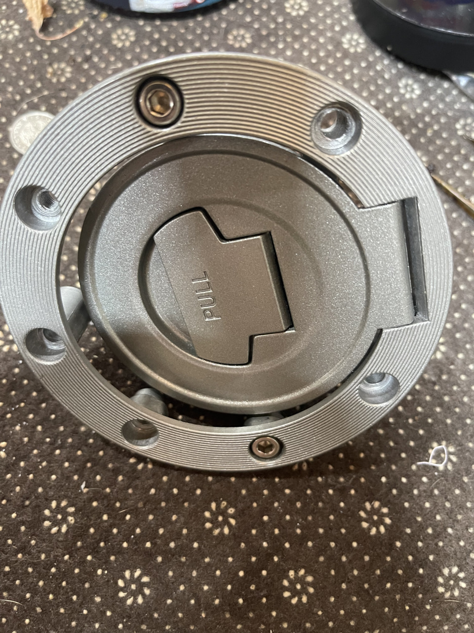 Лючок бензобака. — Toyota Mark II (80), 2 л, 1992 года | тюнинг | DRIVE2