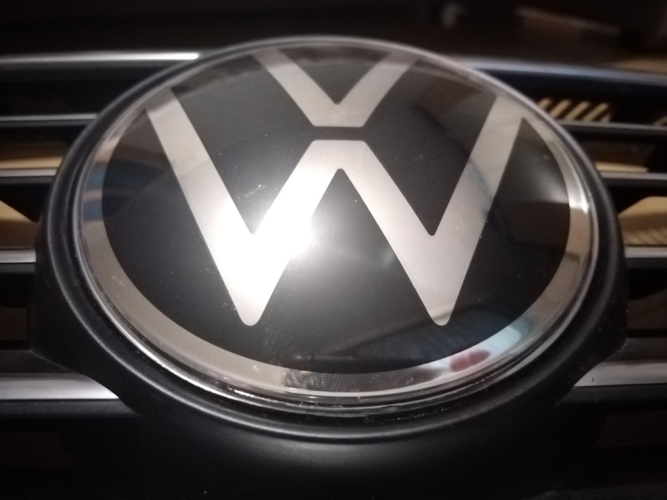 5NA853601KDPJ Эмблема VW чёрный/блестящий хром VAG | Запчасти на DRIVE2