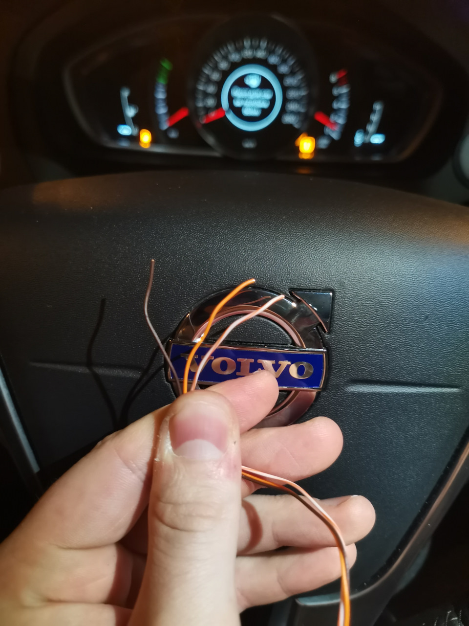 Почти штатный bluetooth в минимальную мультимеда! Распиновка ГУ Volvo V40  cc — Volvo V40 Cross Country, 2 л, 2013 года | автозвук | DRIVE2