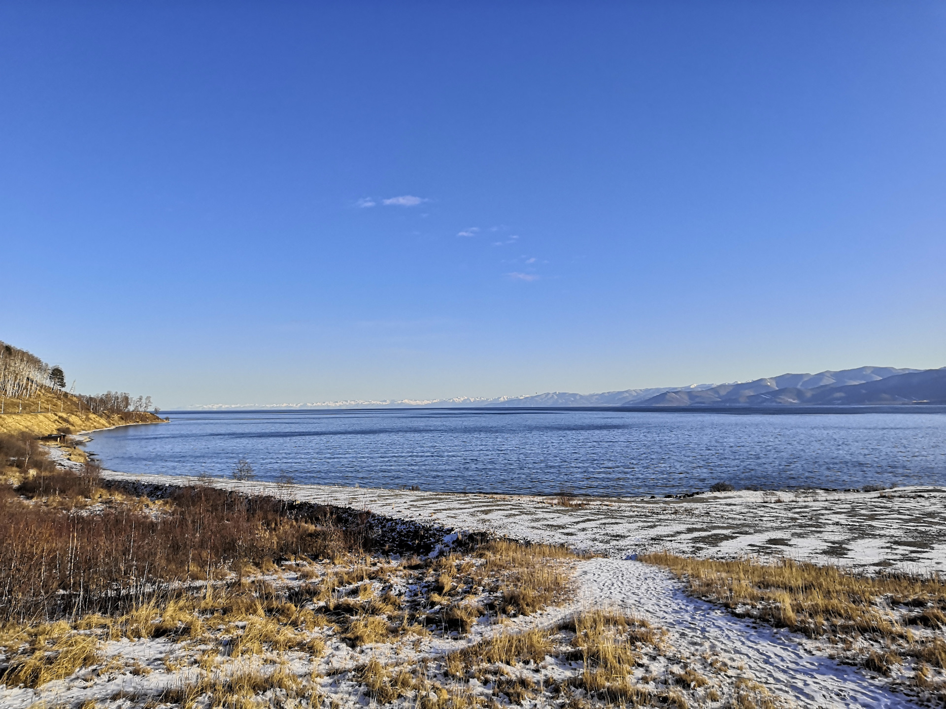 Вид Байкала с Култука зимой
