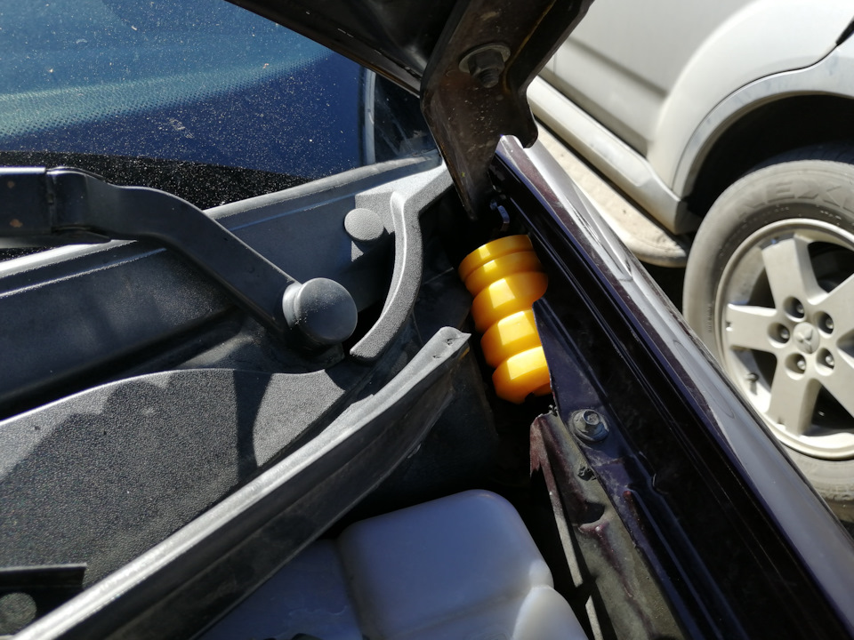 Стук в районе лобового. Петли капота. Меняем и радуемся. — Lada Приора ...