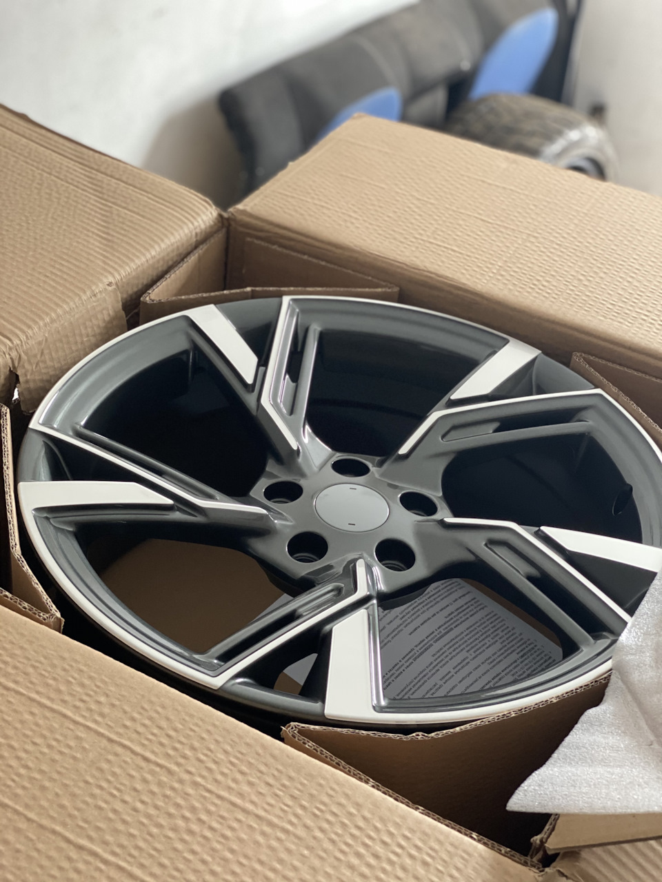Диски — Audi A4 Avant (B8), 2 л, 2012 года | колёсные диски | DRIVE2