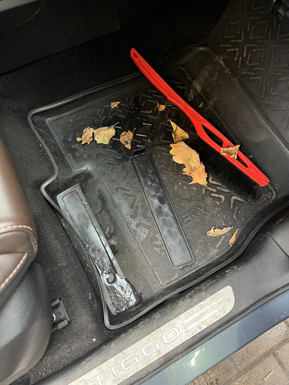 И вот столько пришлось мучаться доставать через узкую щель фильтра — Chery Tiggo 8 Pro