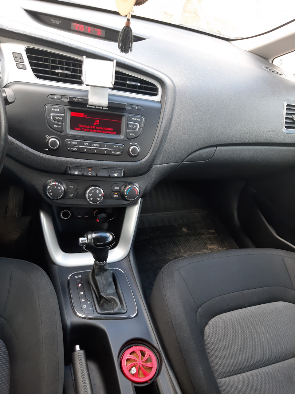 Запах курева в салоне — KIA Ceed SW (2G), 1,6 л, 2013 года | своими ...