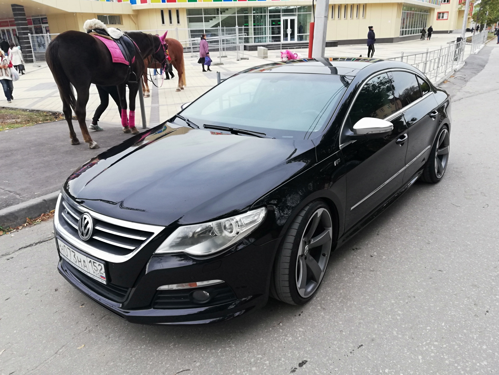 Черный volkswagen passat