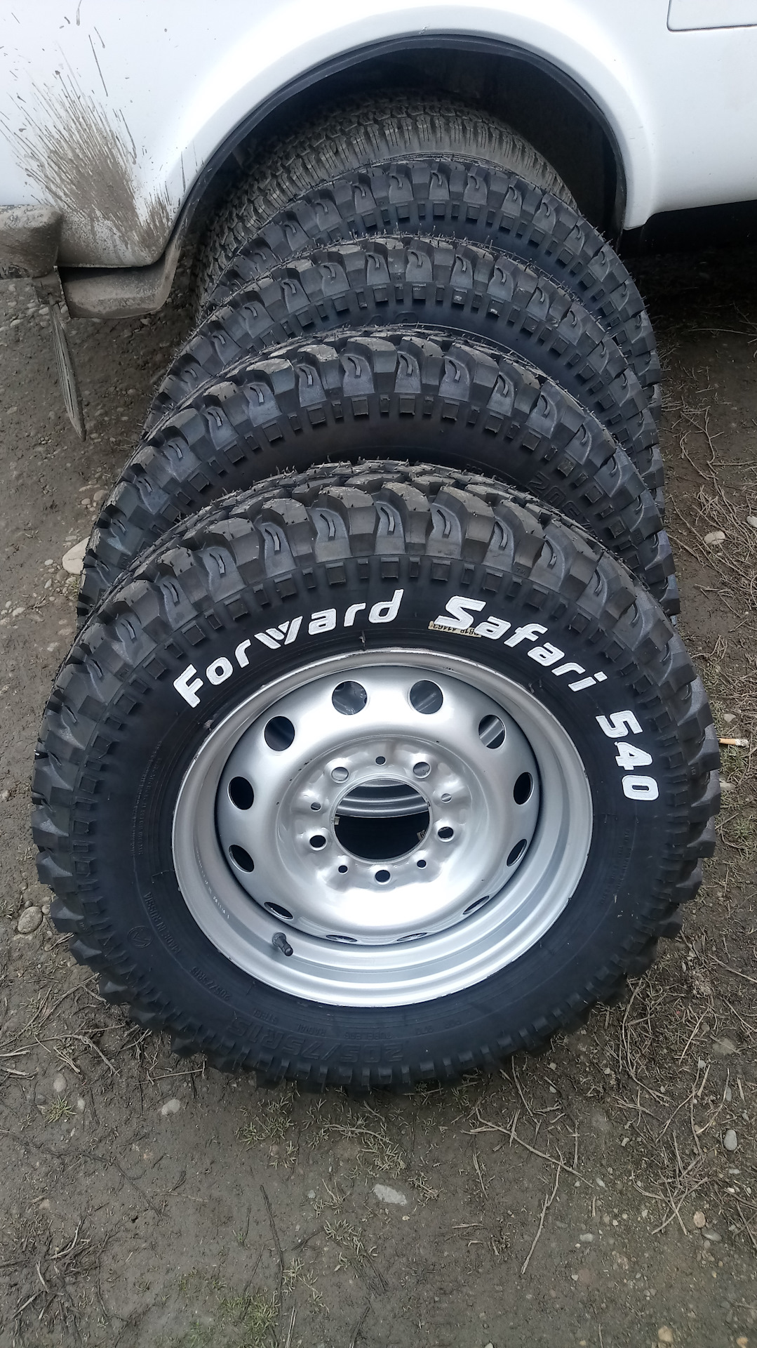 Всесезонка на 16. Форвард сафари 540. Safari 540 205/75 r15 на ниву Шевроле. Safari 540 r16 на ниву. Нива колеса сафари 215 65 r15.