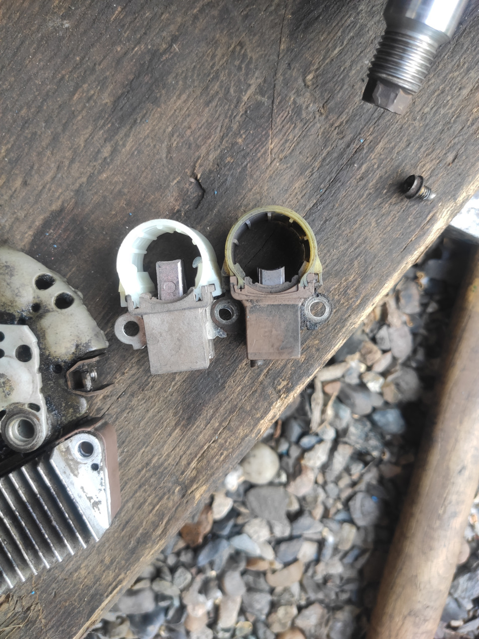 Щетки так же обновил, а вот токосъемные кольца не стал менять, запас еще есть — Toyota Chaser (100)