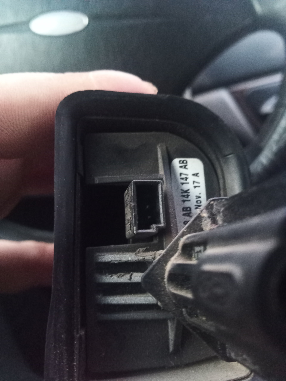 Магнитола и управление с джостика — Ford Focus I Hatchback, 1,8 л, 1998 ...