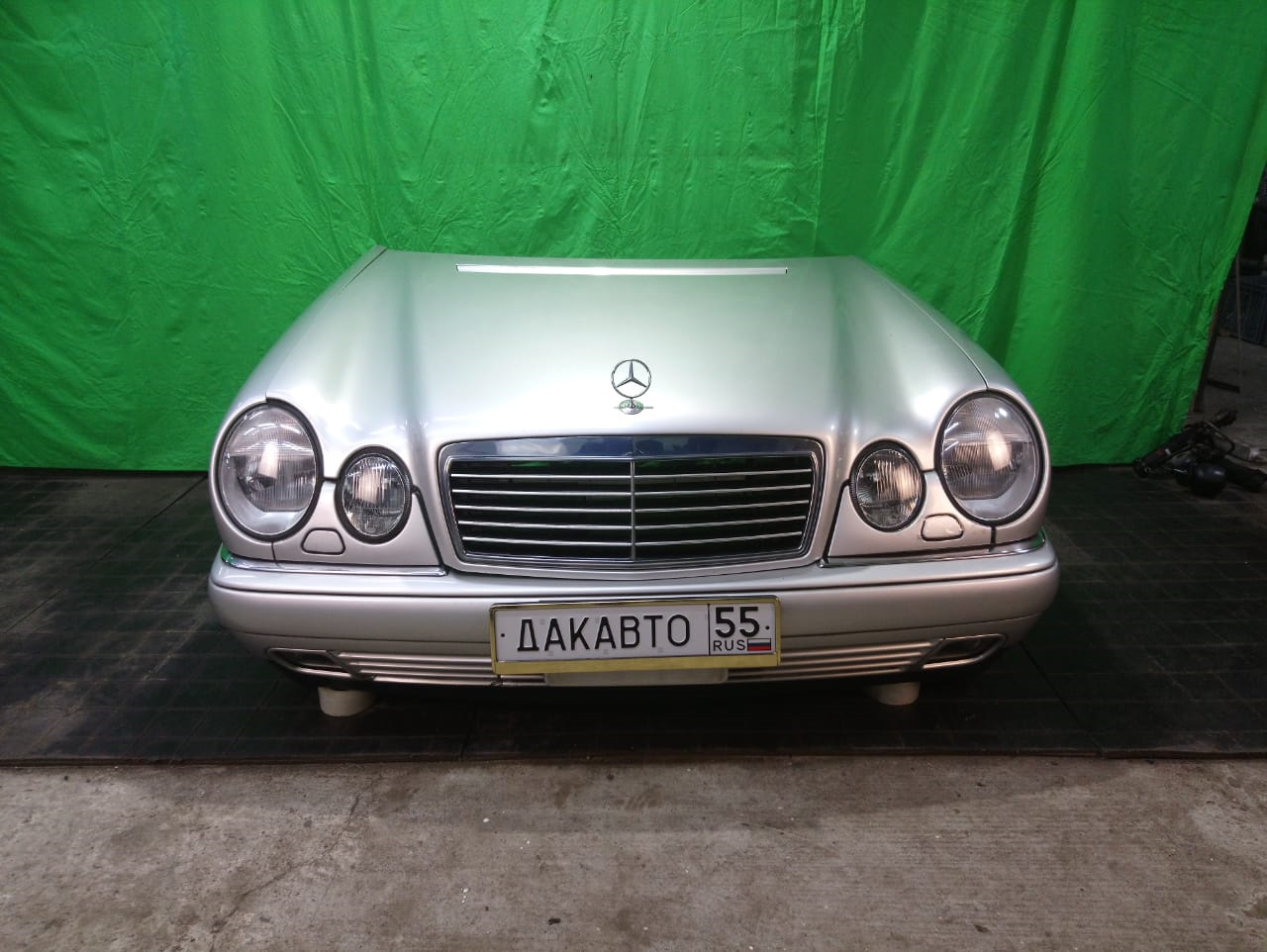 Авито 210. Mercedes w210 дорест. Мерседес 210 дорест и рест. Мерседес Бенц 210. W210 рест и дорест.