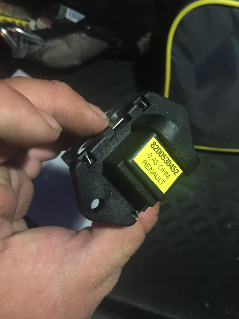 Фото в бортжурнале Renault Logan (1G). Запчасти на фото: 8200538452