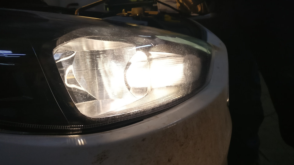 фары фф3 — Ford Focus Hatchback III, 1,6 л, 2017 года | запчасти | DRIVE2